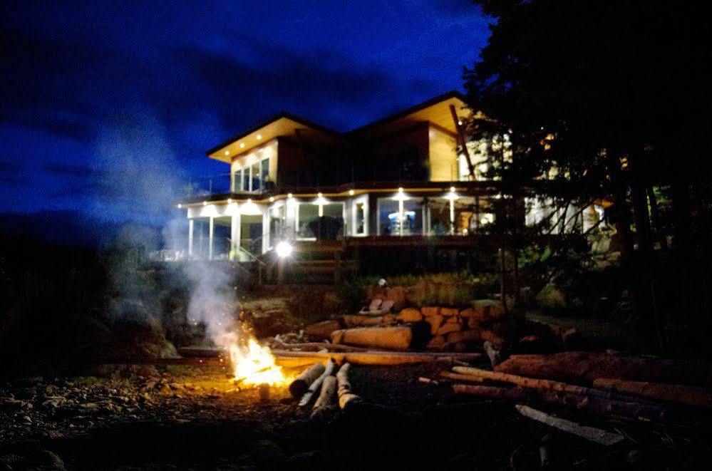 Pointhouse Suites On Sargeant Bay Halfmoon Bay Екстер'єр фото
